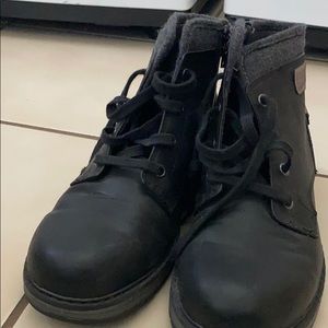 Sketchers black boots